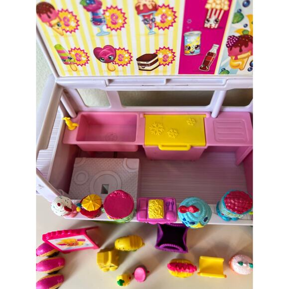 Shopkins Scoops Ice Cream Truck with Season 1 Shopkins - Picture 5 of 8